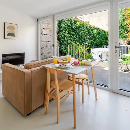 Stylish Flats With Terrace & Jacuzzi By Hostwise
