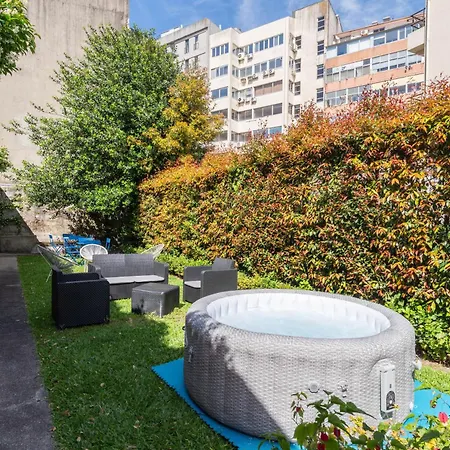 Stylish Flats With Terrace & Jacuzzi By Hostwise