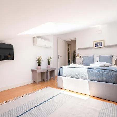 Stylish Flats With Terrace & Jacuzzi By Hostwise
