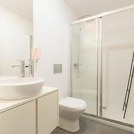 Stylish Flats With Terrace & Jacuzzi By Hostwise