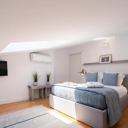Stylish Flats With Terrace & Jacuzzi By Hostwise