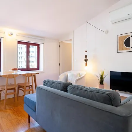 Stylish Flats With Terrace & Jacuzzi By Hostwise Oporto
