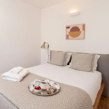 Stylish Flats With Terrace & Jacuzzi By Hostwise