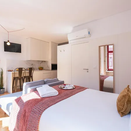 Stylish Flats With Terrace & Jacuzzi By Hostwise