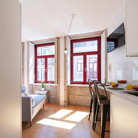 Stylish Flats With Terrace & Jacuzzi By Hostwise