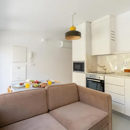 Stylish Flats With Terrace & Jacuzzi By Hostwise *