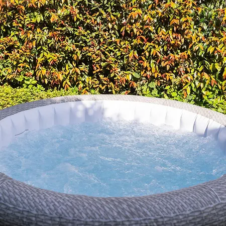 Appartement Stylish Flats With Terrace & Jacuzzi By Hostwise